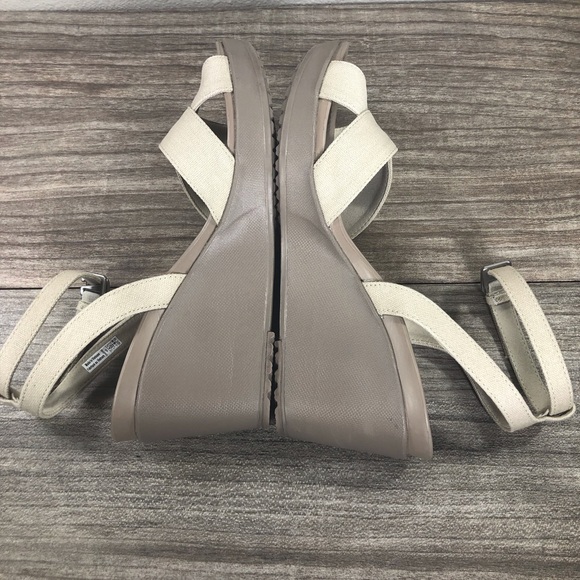 Crocs Leigh II Wedge Sandals sz 9 - Picture 4 of 15